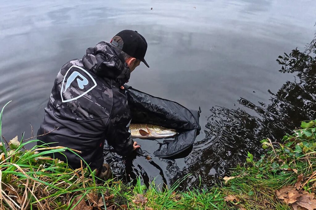 fishing for pike this winter in heavy weed